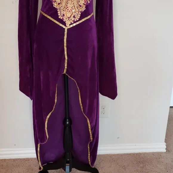 Halloween π Queen dress size small π - Picture 3 of 9